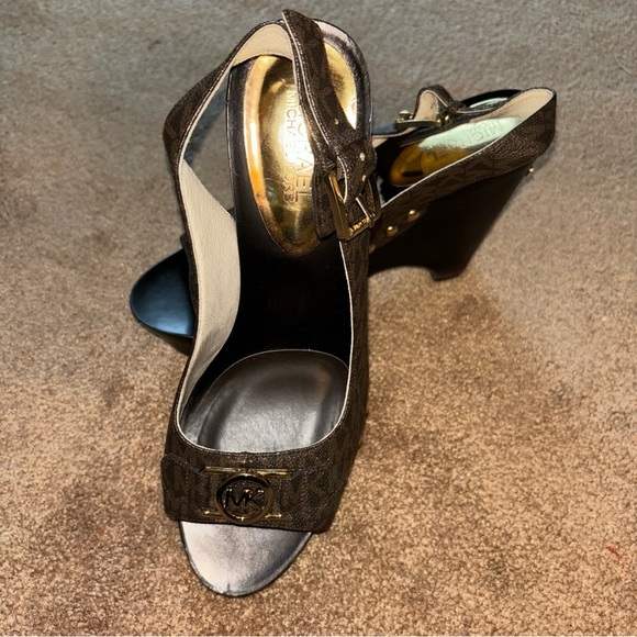 Michael Kors Signature Wedge Open Toe Slingback Heels Size 9.5 - Picture 7 of 14
